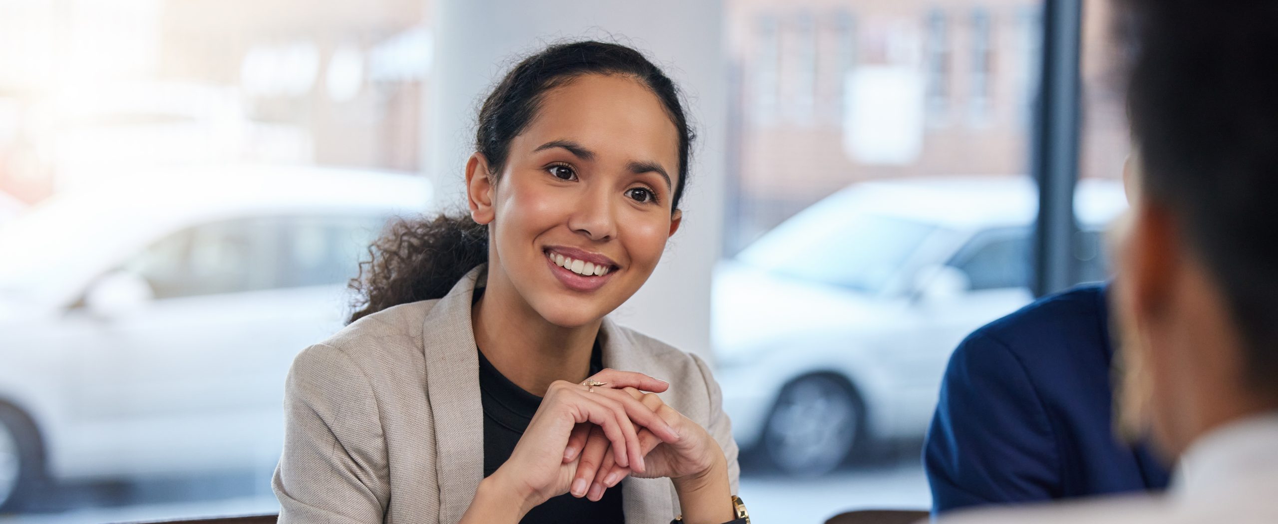 A woman meeting with a financial advisor to discuss an offshore bond probate avoidance mechanism